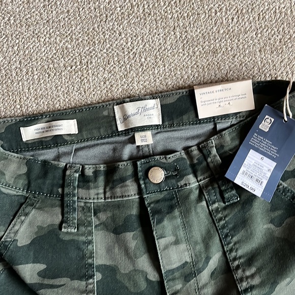 Camo Universal Thread straight leg jeans - Picture 2 of 8